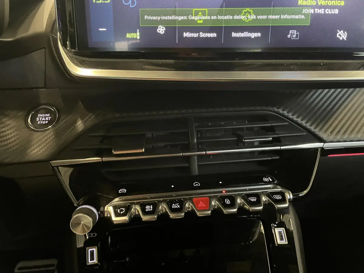 1.2 PureTech 130pk Automaat GT-Line Navigatie Apple Carplay/Android Auto Camera Parkeersensoren Ledverlichting Cruise Control Virtual Cockpit Climate Control Lichtmetalen velgen