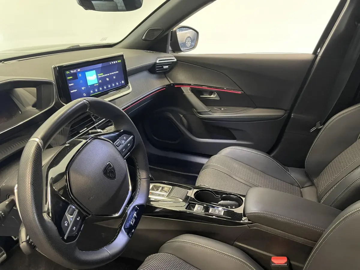 1.2 PureTech 130pk Automaat GT-Line Navigatie Apple Carplay/Android Auto Camera Parkeersensoren Ledverlichting Cruise Control Virtual Cockpit Climate Control Lichtmetalen velgen