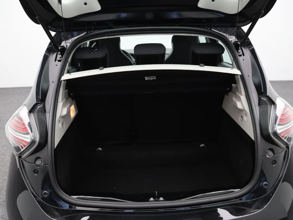 R135 Intens 52 kWh | Koopaccu | CCS Snelladen | Stoelverwarming | Apple Carplay / Android Auto |