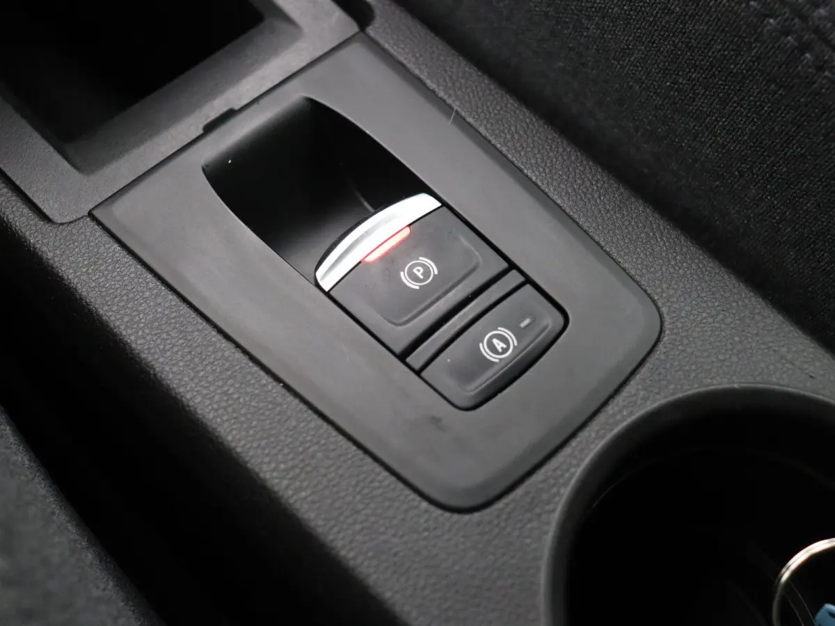 R135 Intens 52 kWh | Koopaccu | CCS Snelladen | Stoelverwarming | Apple Carplay / Android Auto |
