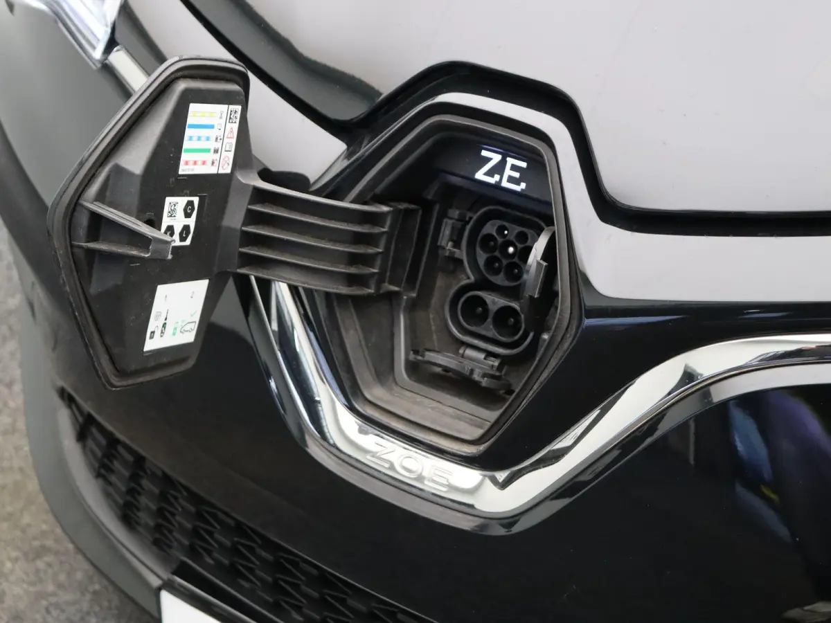 R135 Intens 52 kWh | Koopaccu | CCS Snelladen | Stoelverwarming | Apple Carplay / Android Auto |