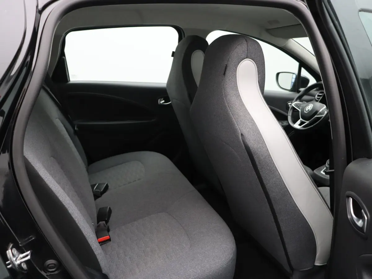 R135 Intens 52 kWh | Koopaccu | CCS Snelladen | Stoelverwarming | Apple Carplay / Android Auto |