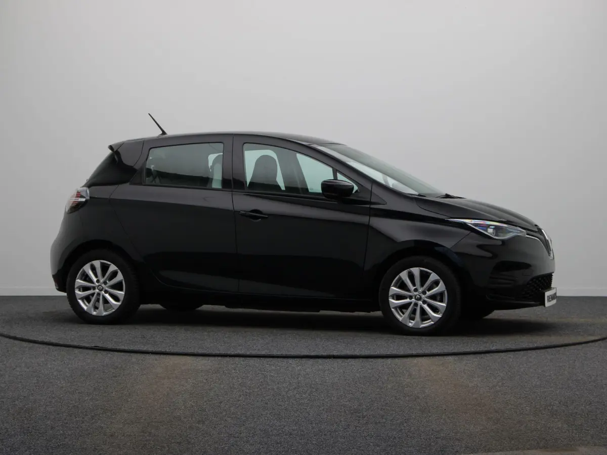 R135 Intens 52 kWh | Koopaccu | CCS Snelladen | Stoelverwarming | Apple Carplay / Android Auto |