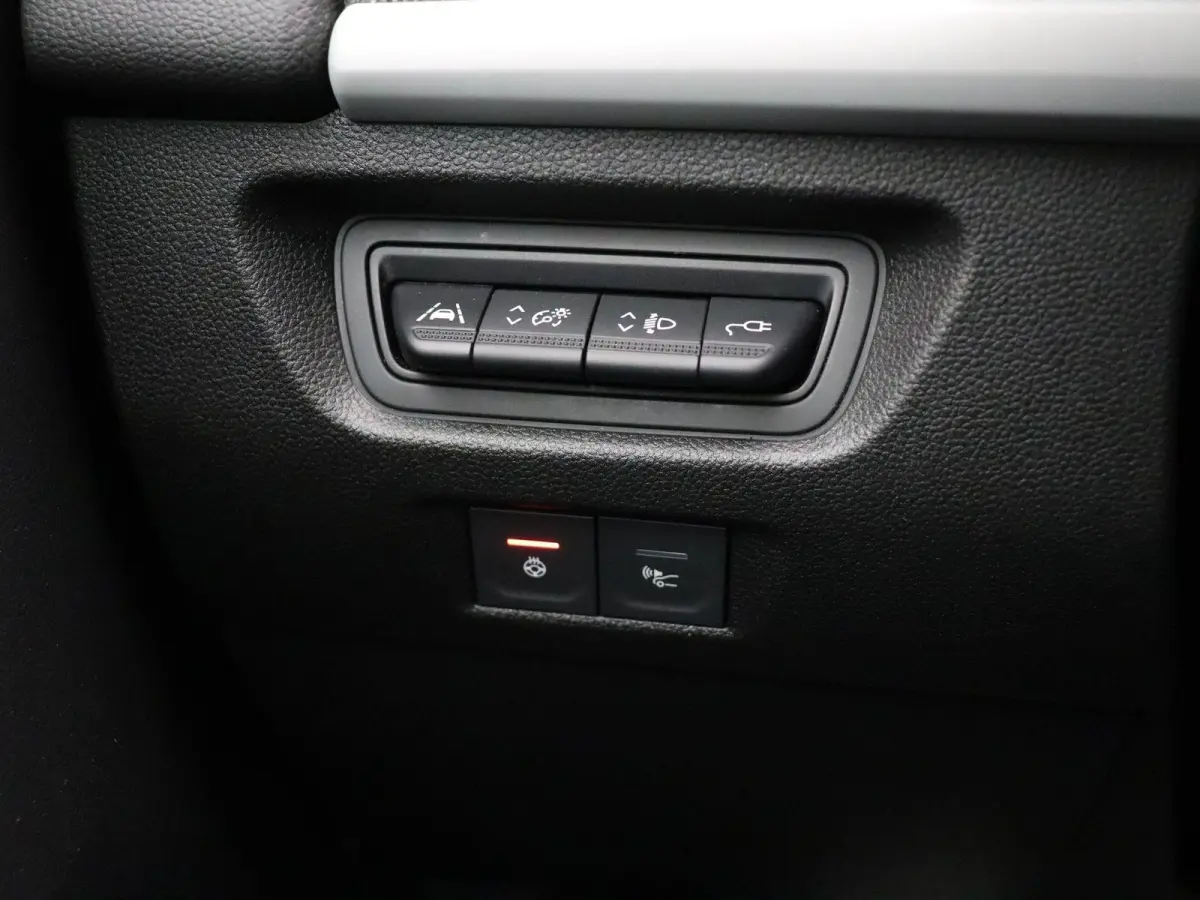 R135 Intens 52 kWh | Koopaccu | CCS Snelladen | Stoelverwarming | Apple Carplay / Android Auto |