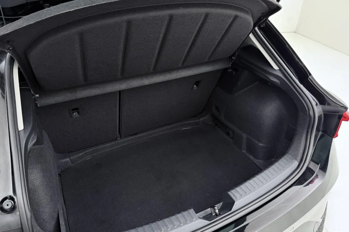 1.0 TSI Style Launch Edition | Org NL | Digital Cockpit | CarPlay | 3-Zone Climate Control | PDC | Adap. Cruise |