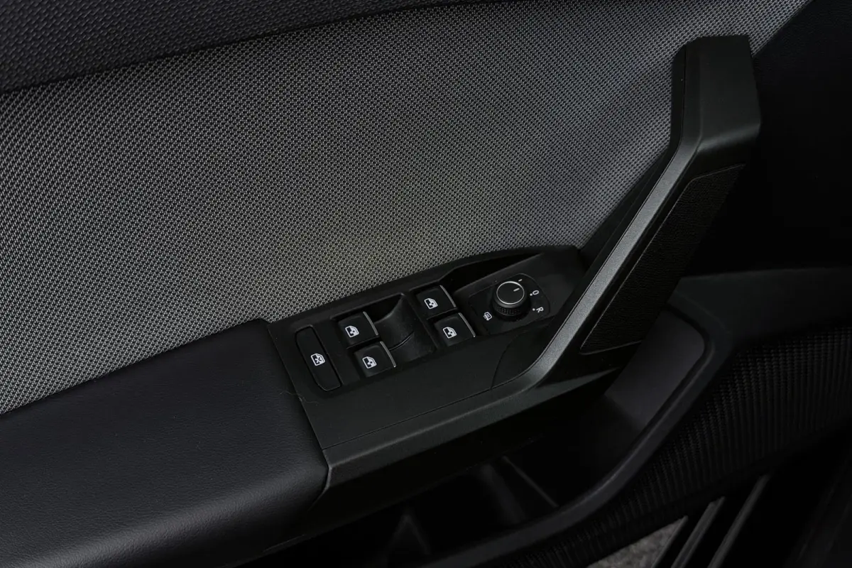 1.0 TSI Style Launch Edition | Org NL | Digital Cockpit | CarPlay | 3-Zone Climate Control | PDC | Adap. Cruise |