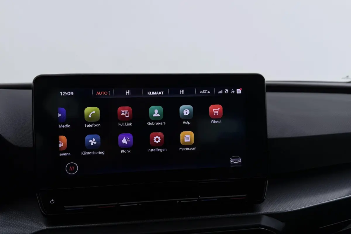 1.0 TSI Style Launch Edition | Org NL | Digital Cockpit | CarPlay | 3-Zone Climate Control | PDC | Adap. Cruise |