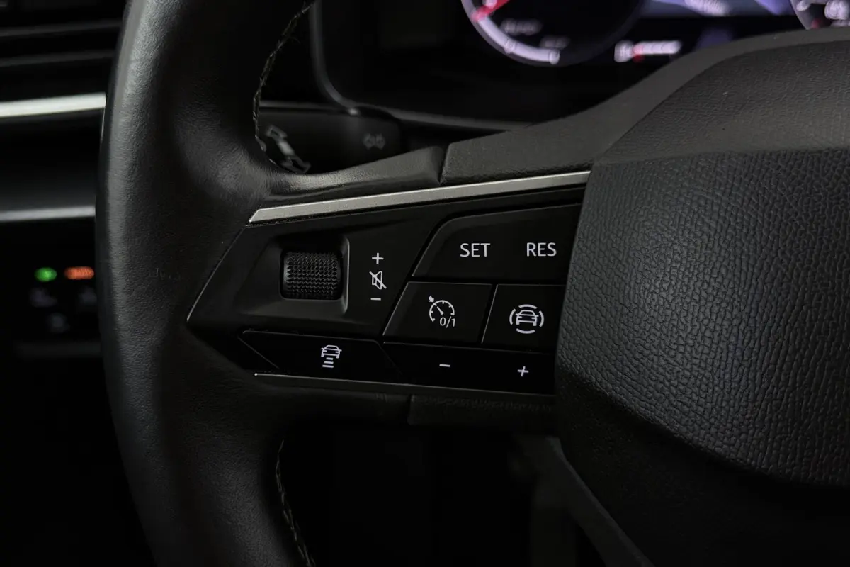 1.0 TSI Style Launch Edition | Org NL | Digital Cockpit | CarPlay | 3-Zone Climate Control | PDC | Adap. Cruise |