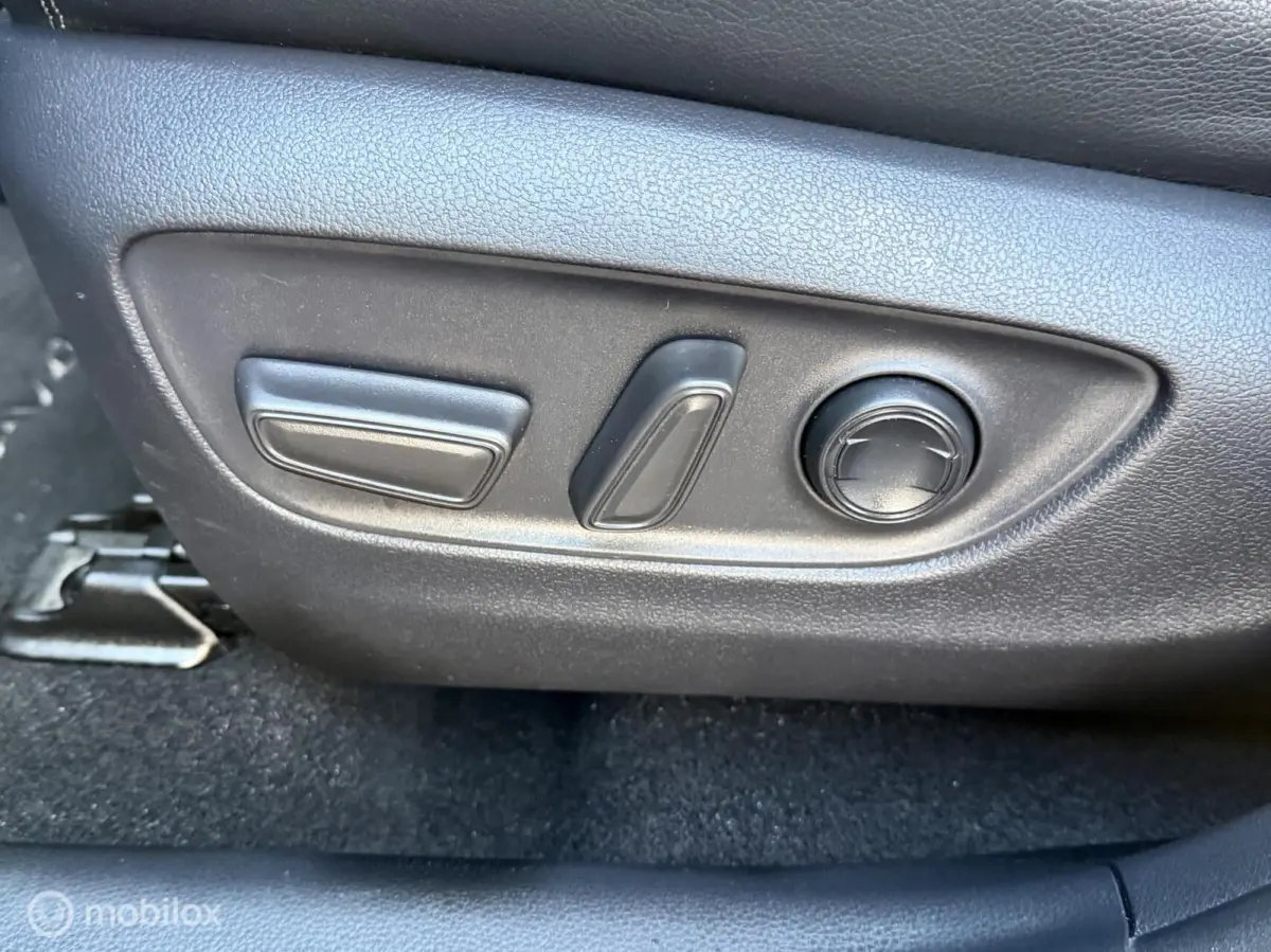 2.0 VVT-i AWD Executive Automaat I Pano I Leder
