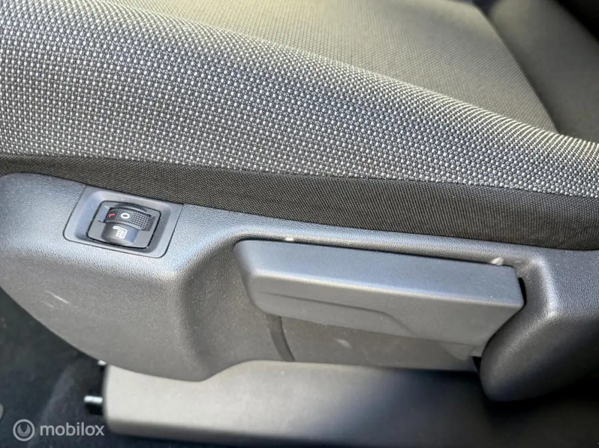 C-Series 130pk I Automaat I Carplay I