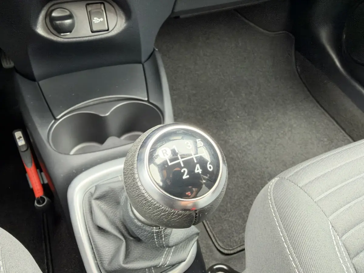 1.5 VVT-i Active | Camera | Trekhaak | NAP | Cruise Control