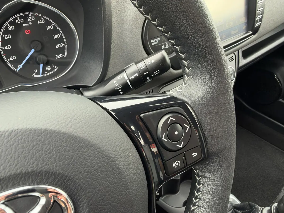 1.5 VVT-i Active | Camera | Trekhaak | NAP | Cruise Control