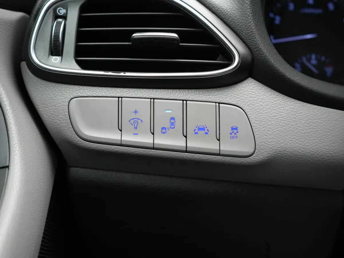 1.4 T-GDI Premium 141pk | Panodak | Adaptive Cruise | Camera | Lederen Sportstoelen Memory & Ventilatie | Keyless | BLIS | Stoelen & Stuur Verwarmd | LED Koplampen | Navigatie | DAB |