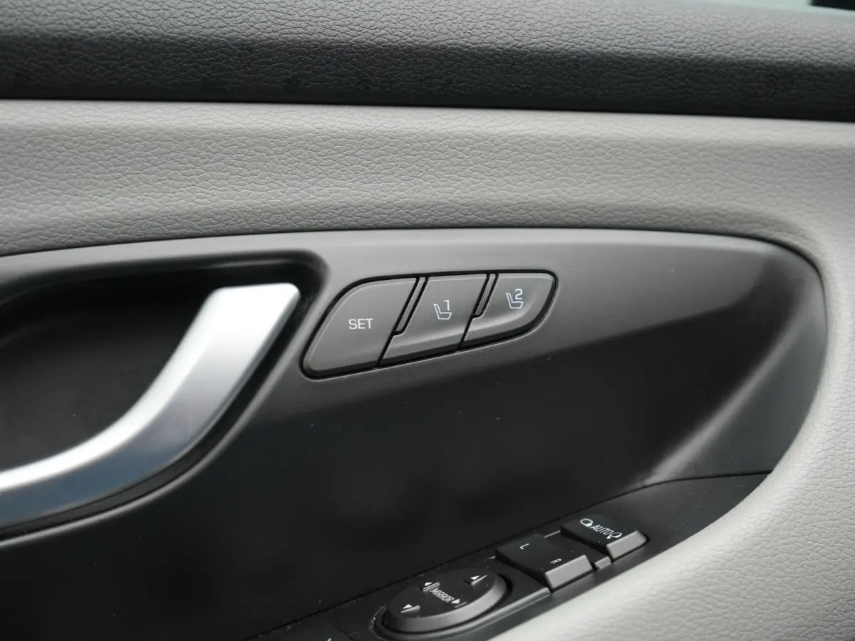 1.4 T-GDI Premium 141pk | Panodak | Adaptive Cruise | Camera | Lederen Sportstoelen Memory & Ventilatie | Keyless | BLIS | Stoelen & Stuur Verwarmd | LED Koplampen | Navigatie | DAB |