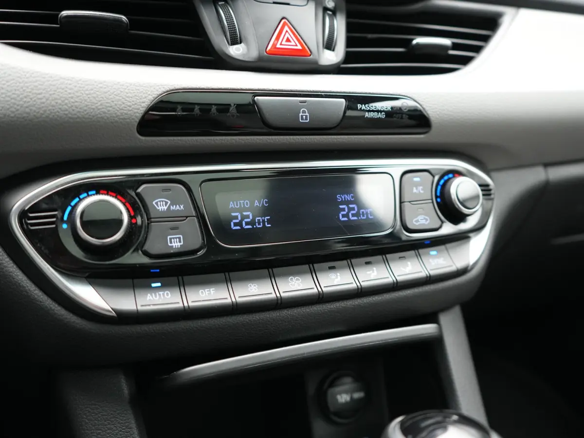 1.4 T-GDI Premium 141pk | Panodak | Adaptive Cruise | Camera | Lederen Sportstoelen Memory & Ventilatie | Keyless | BLIS | Stoelen & Stuur Verwarmd | LED Koplampen | Navigatie | DAB |
