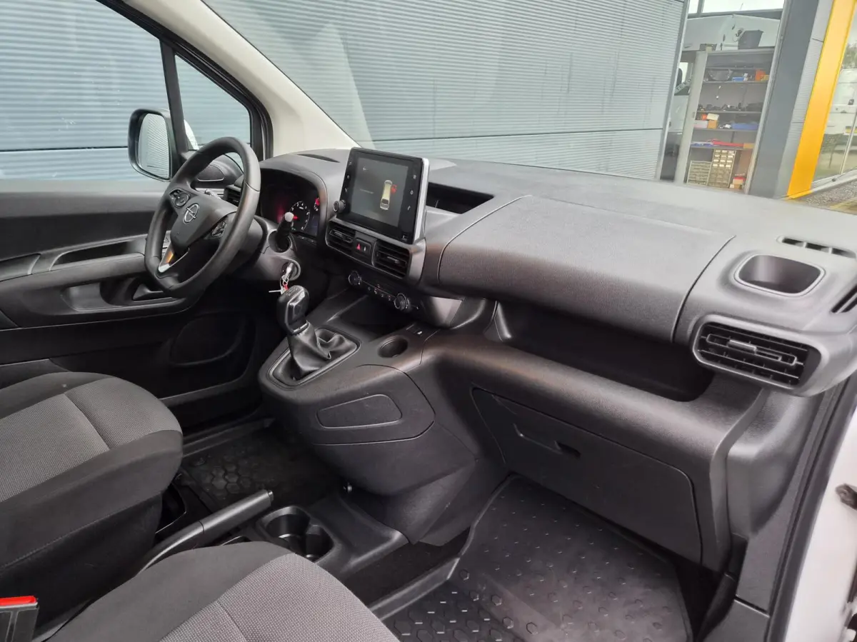 1.5D L2H1 Carplay Navi 102pk RVS imp Eu6 Inrichting