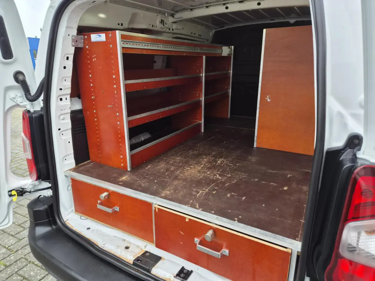 1.5D L2H1 Carplay Navi 102pk RVS imp Eu6 Inrichting