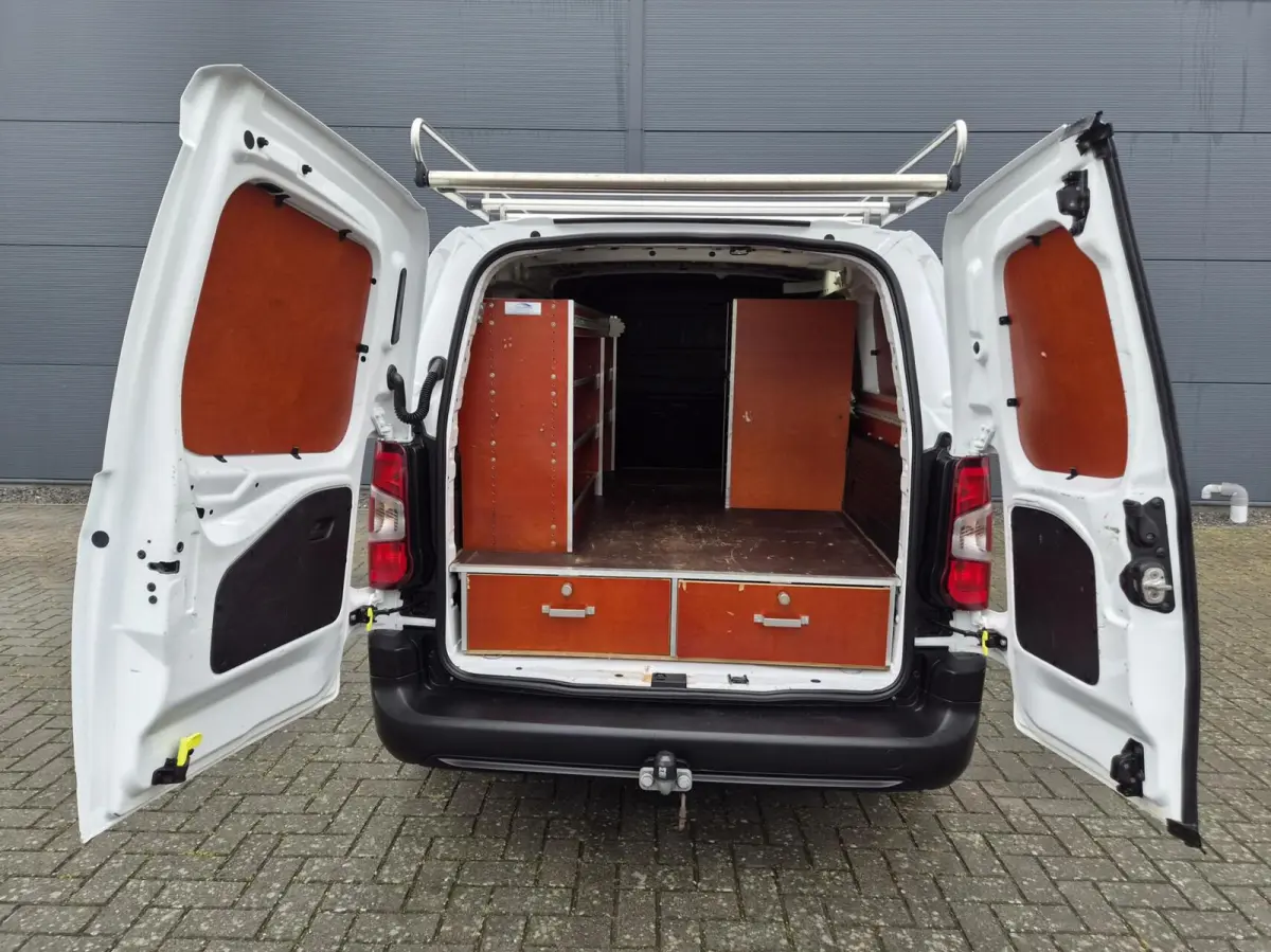 1.5D L2H1 Carplay Navi 102pk RVS imp Eu6 Inrichting