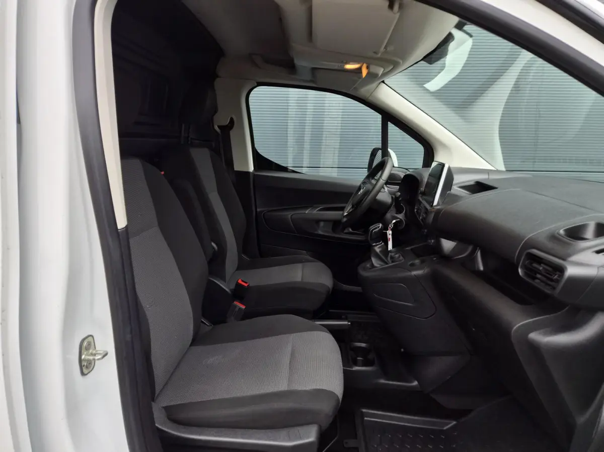 1.5D L2H1 Carplay Navi 102pk RVS imp Eu6 Inrichting