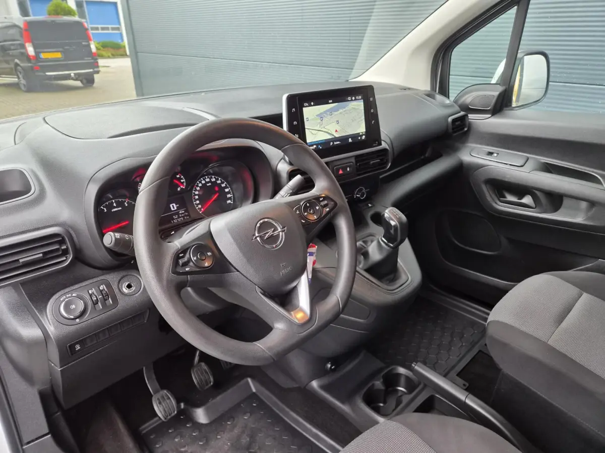 1.5D L2H1 Carplay Navi 102pk RVS imp Eu6 Inrichting