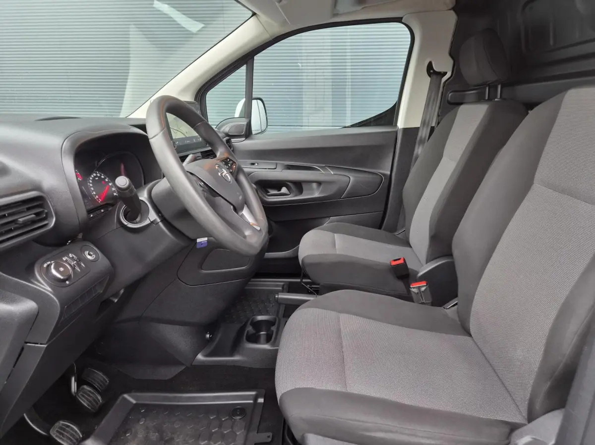 1.5D L2H1 Carplay Navi 102pk RVS imp Eu6 Inrichting