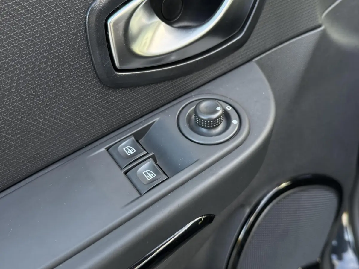 0.9 TCe Limited | Airco | Navigatie | DAB+ | Cruise control | Lichtmetaal |