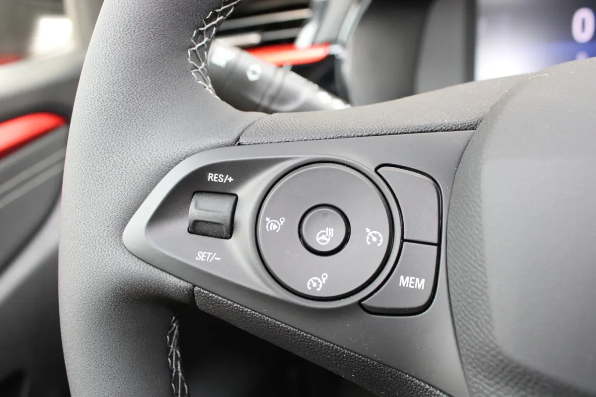 1.2 Turbo Hybrid Yes | Automaat | Navi by app | Camera | Apple Carplay | Stoelverwarming | Parkeersensoren |