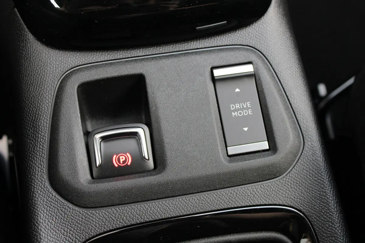 1.2 Turbo Hybrid Yes | Automaat | Navi by app | Camera | Apple Carplay | Stoelverwarming | Parkeersensoren |