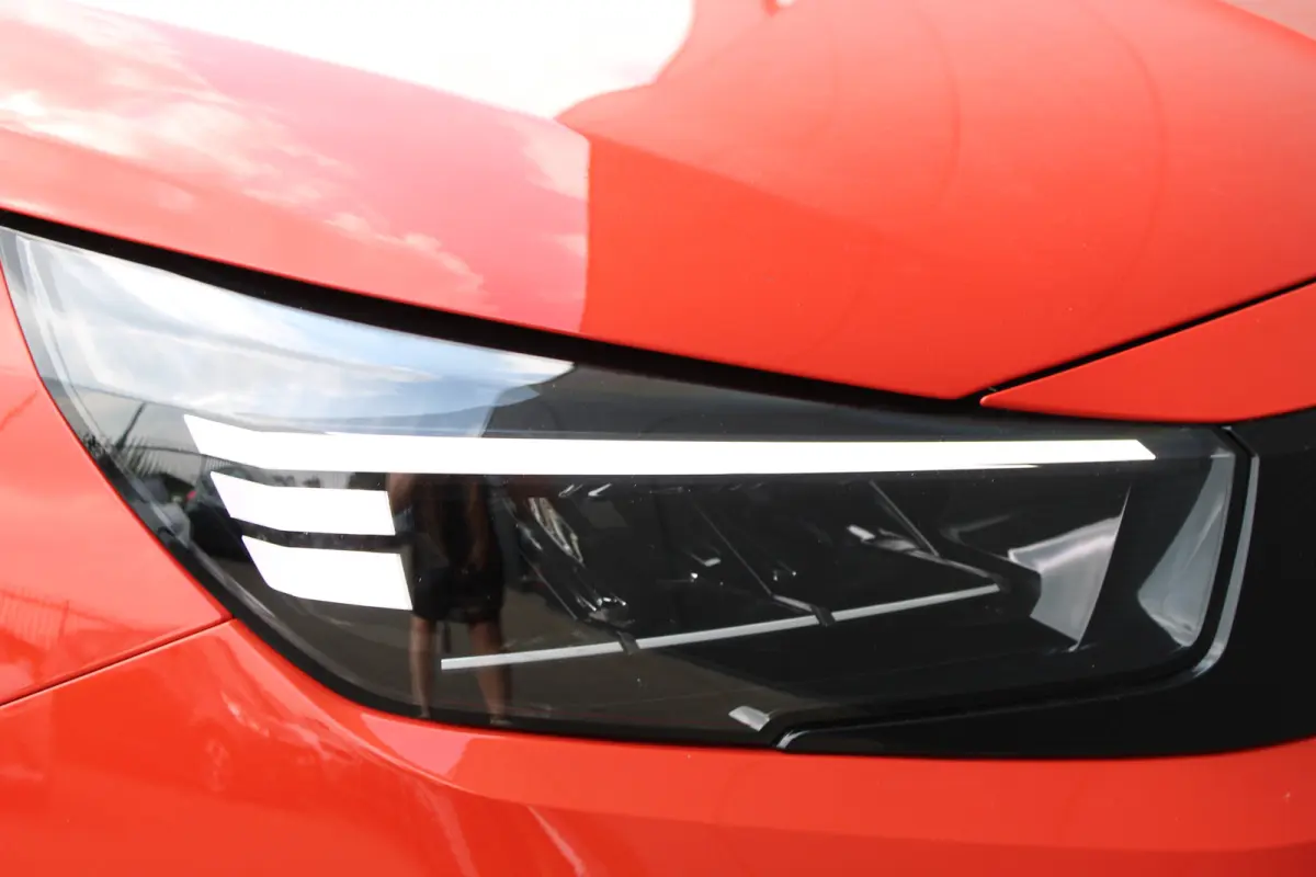 1.2 Turbo Hybrid Yes | Automaat | Navi by app | Camera | Apple Carplay | Stoelverwarming | Parkeersensoren |