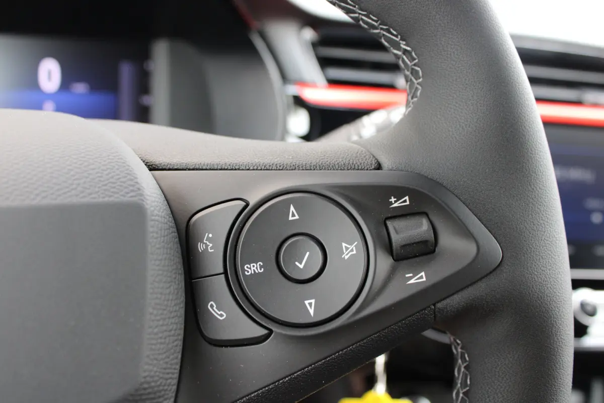 1.2 Turbo Hybrid Yes | Automaat | Navi by app | Camera | Apple Carplay | Stoelverwarming | Parkeersensoren |