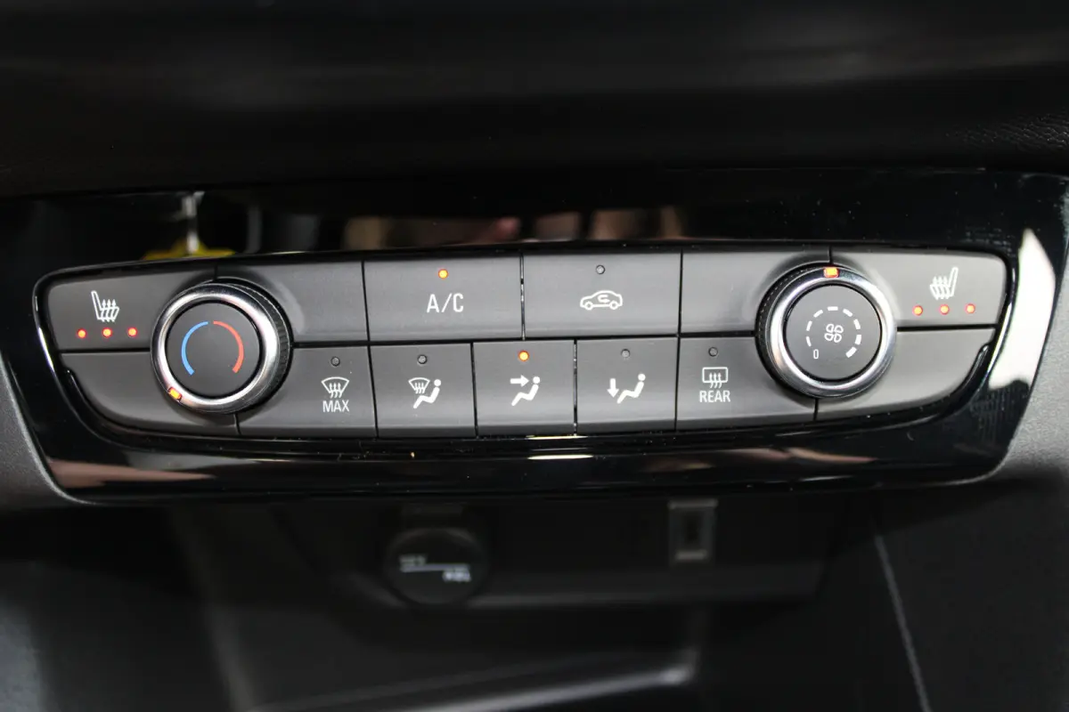 1.2 Turbo Hybrid Yes | Automaat | Navi by app | Camera | Apple Carplay | Stoelverwarming | Parkeersensoren |