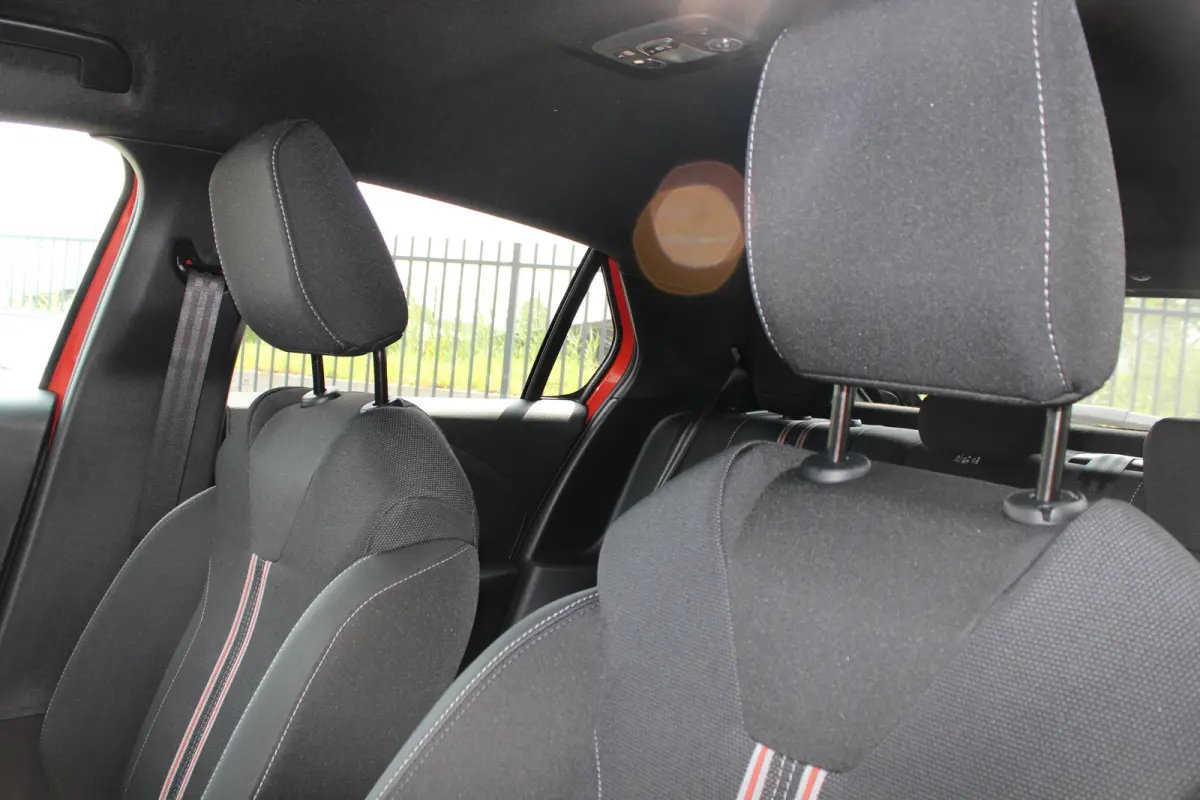 1.2 Turbo Hybrid Yes | Automaat | Navi by app | Camera | Apple Carplay | Stoelverwarming | Parkeersensoren |