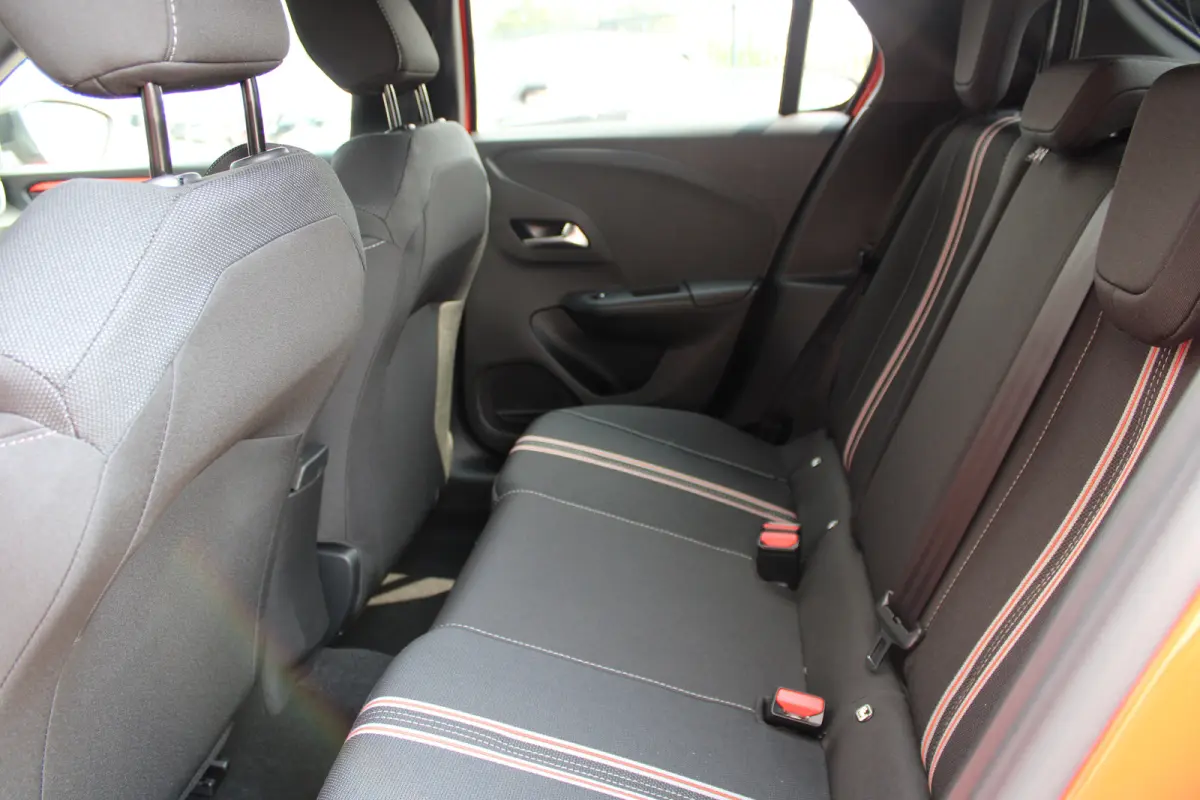 1.2 Turbo Hybrid Yes | Automaat | Navi by app | Camera | Apple Carplay | Stoelverwarming | Parkeersensoren |