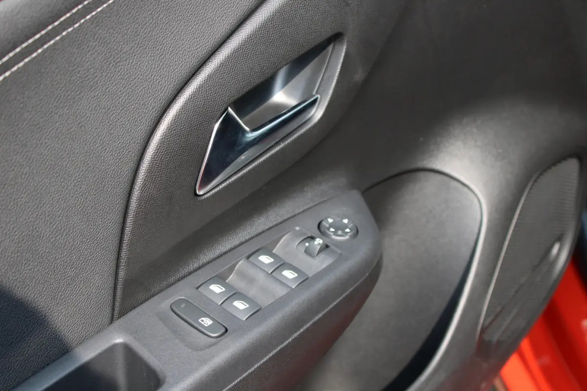 1.2 Turbo Hybrid Yes | Automaat | Navi by app | Camera | Apple Carplay | Stoelverwarming | Parkeersensoren |
