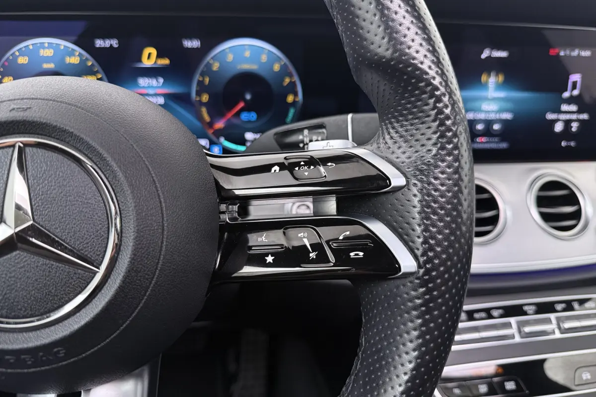 300e AMG Pano-Dak Burmester Vol-Leder LED