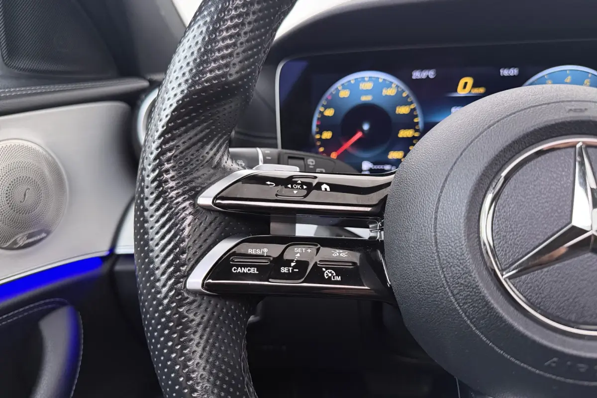 300e AMG Pano-Dak Burmester Vol-Leder LED