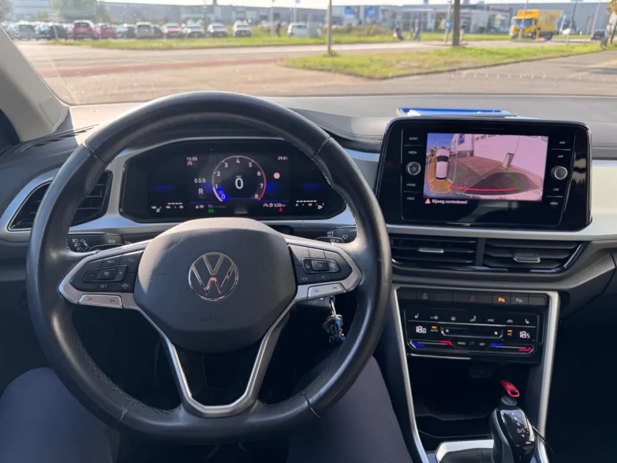 l Trekhaak afn. l Stoelverwarming l Camera l Apple Car Play/Android l Navigatie l Lm-Velgen l