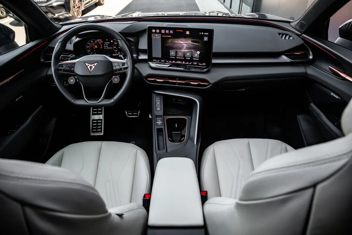 1.5 TSI e-Hybrid 272pk VZ Performance | Leder | Panoramadak | Trekhaak | 360 Camera | Sennheiser | 20"