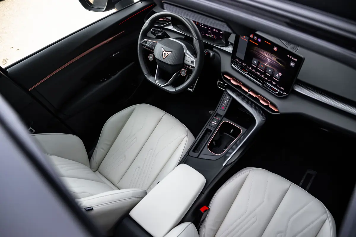1.5 TSI e-Hybrid 272pk VZ Performance | Leder | Panoramadak | Trekhaak | 360 Camera | Sennheiser | 20"