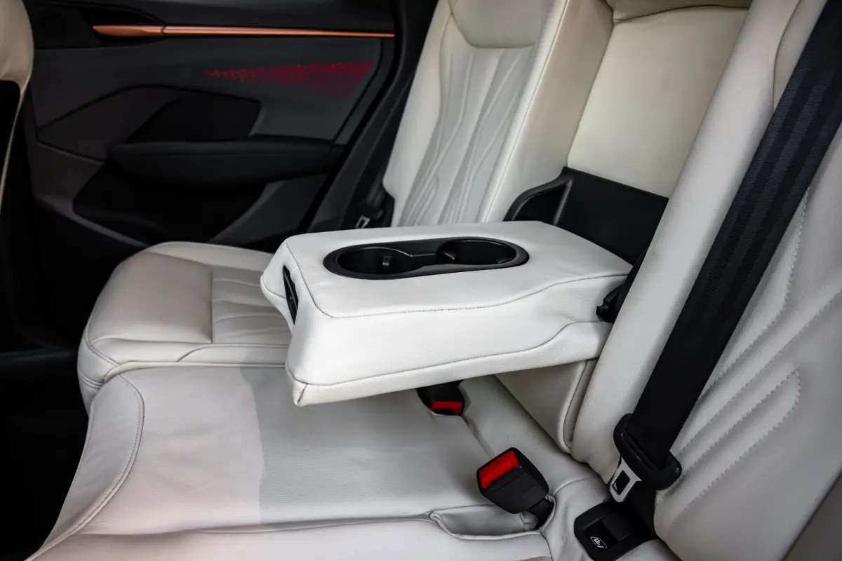 1.5 TSI e-Hybrid 272pk VZ Performance | Leder | Panoramadak | Trekhaak | 360 Camera | Sennheiser | 20"