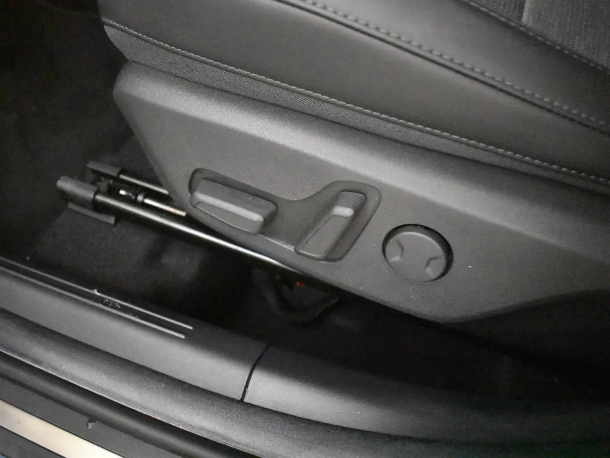 1.6 GDi Hybrid ExecutiveLine l Slechts 29dkm! l Leder l Schuifdak l Elekt. Stoel l Stoelverwarming l Camera l Stuurverwarming l