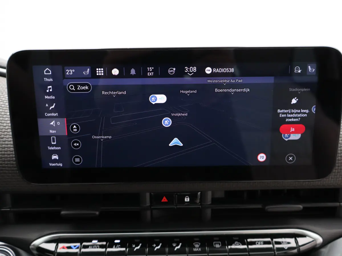 La Prima By Bocelli 42 kWh SOH 95% | Carplay | Panoramadak | Camera | Dodehoekbewaking | PDC V+A | Stoelverwarming | Keyless | 17" Lichtmetalen Velgen