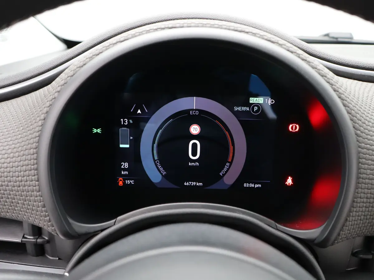 La Prima By Bocelli 42 kWh SOH 95% | Carplay | Panoramadak | Camera | Dodehoekbewaking | PDC V+A | Stoelverwarming | Keyless | 17" Lichtmetalen Velgen