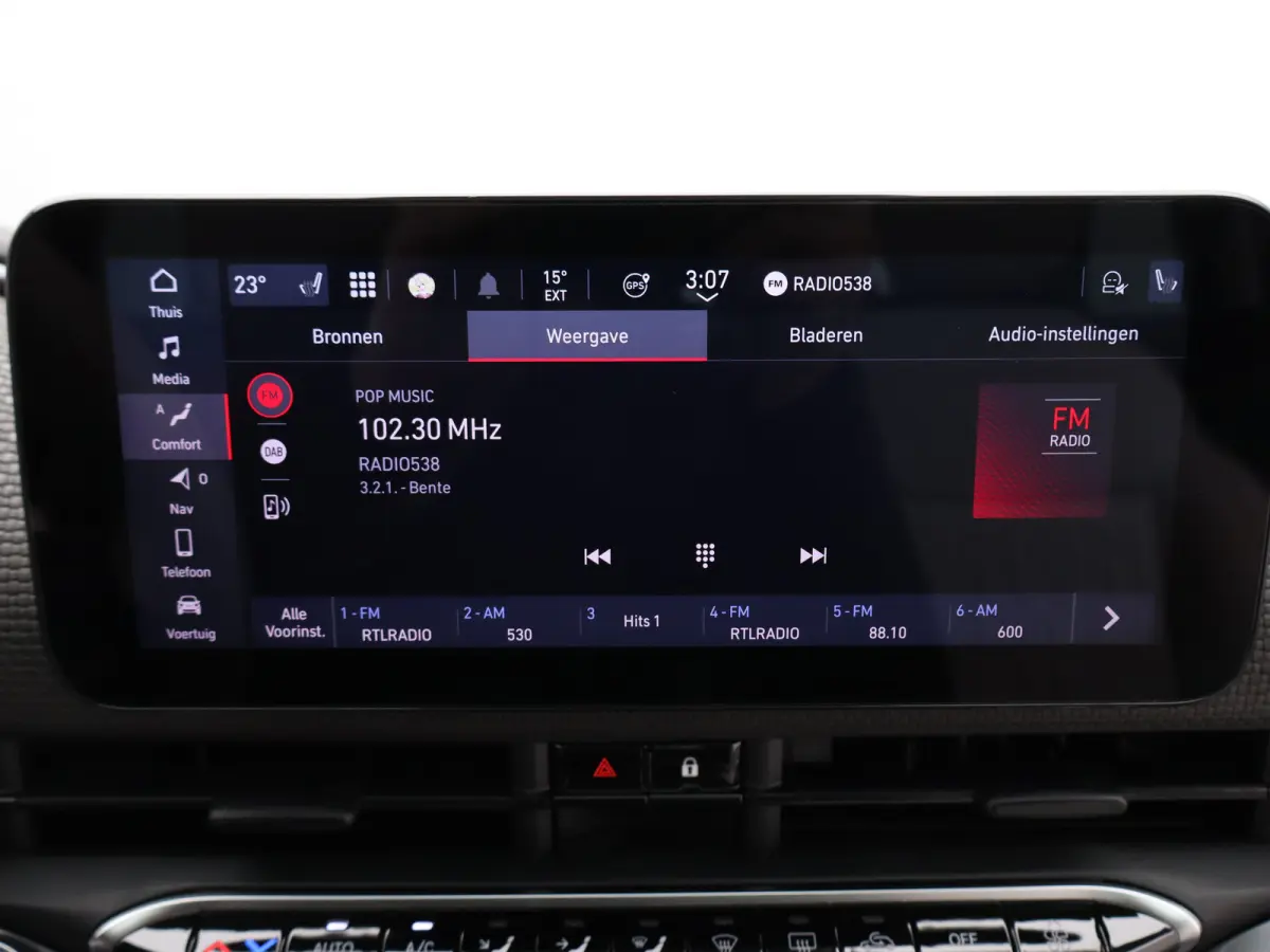 La Prima By Bocelli 42 kWh SOH 95% | Carplay | Panoramadak | Camera | Dodehoekbewaking | PDC V+A | Stoelverwarming | Keyless | 17" Lichtmetalen Velgen
