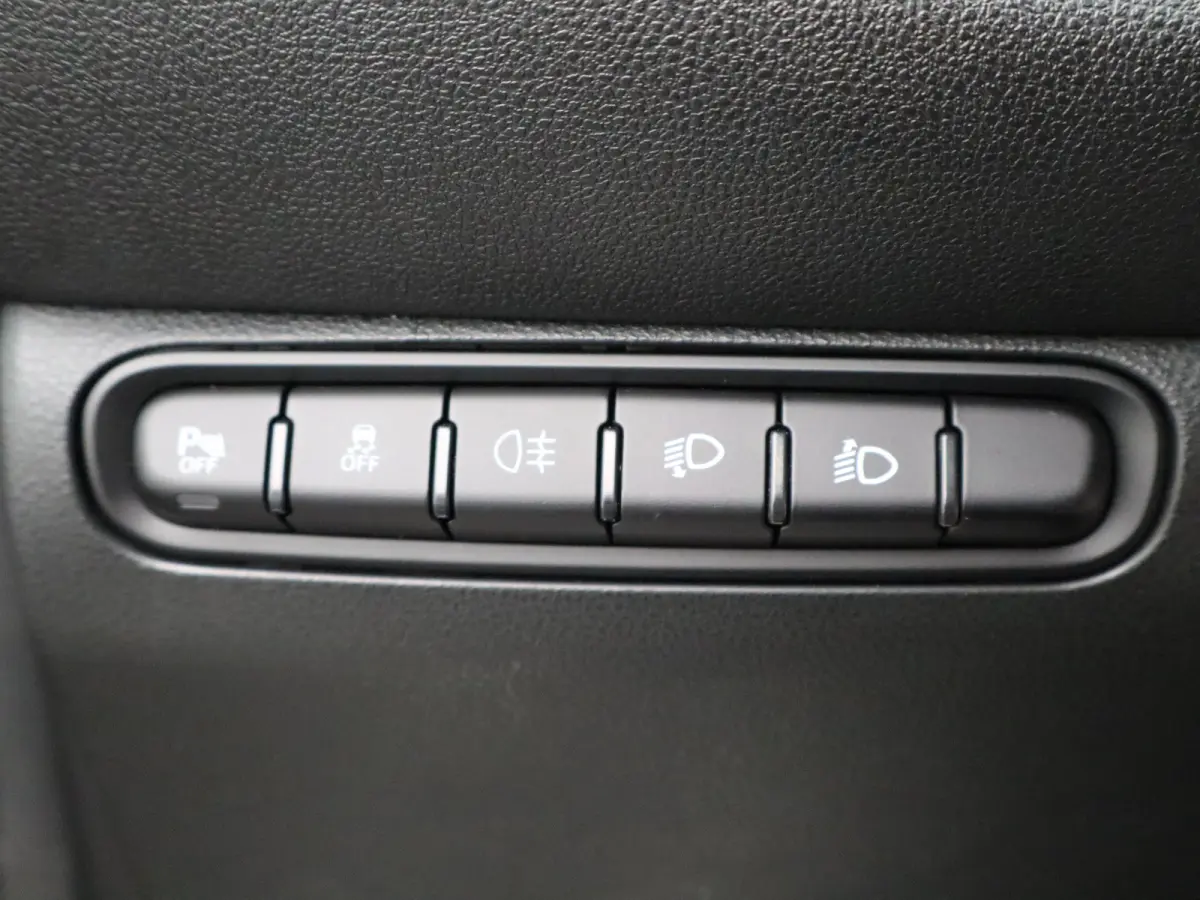 La Prima By Bocelli 42 kWh SOH 95% | Carplay | Panoramadak | Camera | Dodehoekbewaking | PDC V+A | Stoelverwarming | Keyless | 17" Lichtmetalen Velgen