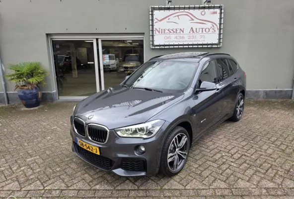 sDrive18i High Executive M-Sport HUD/Pano/LED/Camera