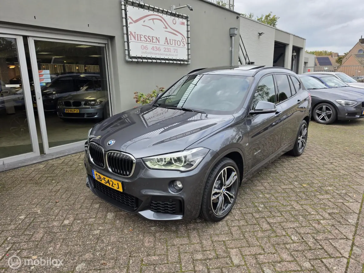 sDrive18i High Executive M-Sport HUD/Pano/LED/Camera
