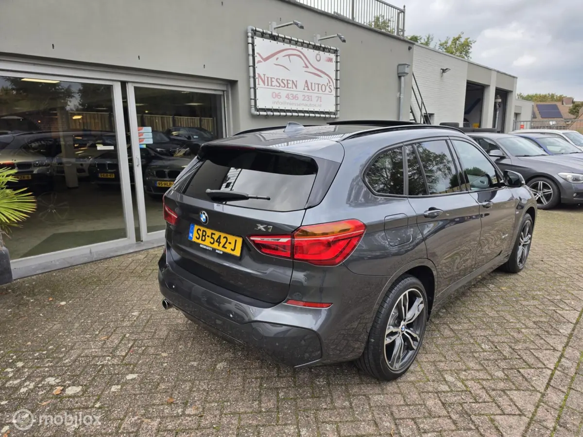 sDrive18i High Executive M-Sport HUD/Pano/LED/Camera