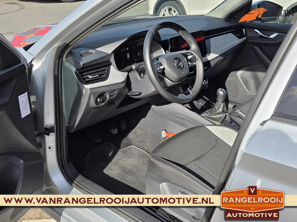 1.0 TSI Selection, LED kopl, clima, cruise, pdc v+a, keyless, navi, 16" lmv