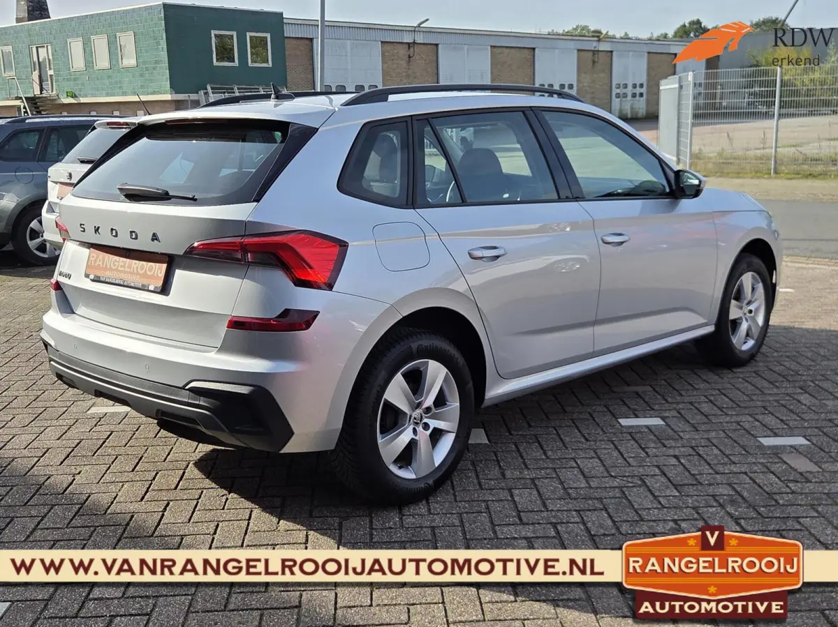 1.0 TSI Selection, LED kopl, clima, cruise, pdc v+a, keyless, navi, 16" lmv